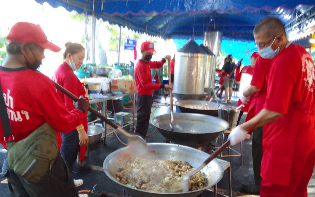 สถานีควบคุมไฟป่าเขาพระวิหาร เข้าช่วยเหลือผู้ประสบภัยน้ำท่วม