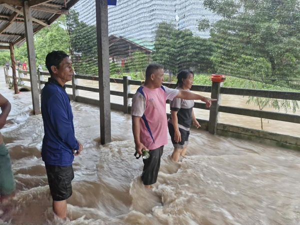 พบน้ำป่าไหลหลากฉับพลัน ในพื้นที่ตำบลนาเลิน อำเภอศรีเมืองใหม่ จังหวัดอุบลราชธานี ผอ. สบอ.9 สั่งการช่วยเหลือด่วน