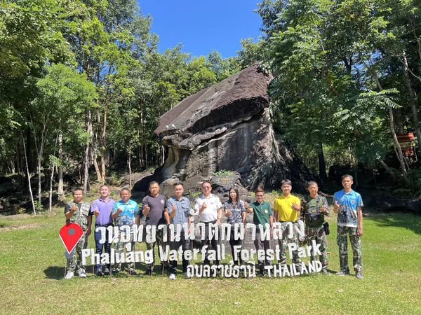 ผอ.พิชัย ตรวจเยี่ยมและให้กำลังใจเจ้าหน้าที่วนอุทยานน้ำตกผาหลวง